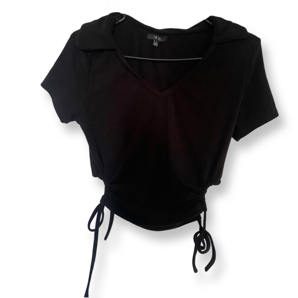 Cute Iris black shirt !